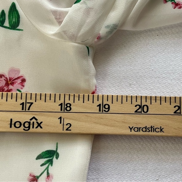 Express Women's Cream Floral Blouse Vneck Chiffon Puff Sleeves Elastic Cuffs XS - Picture 6 of 9